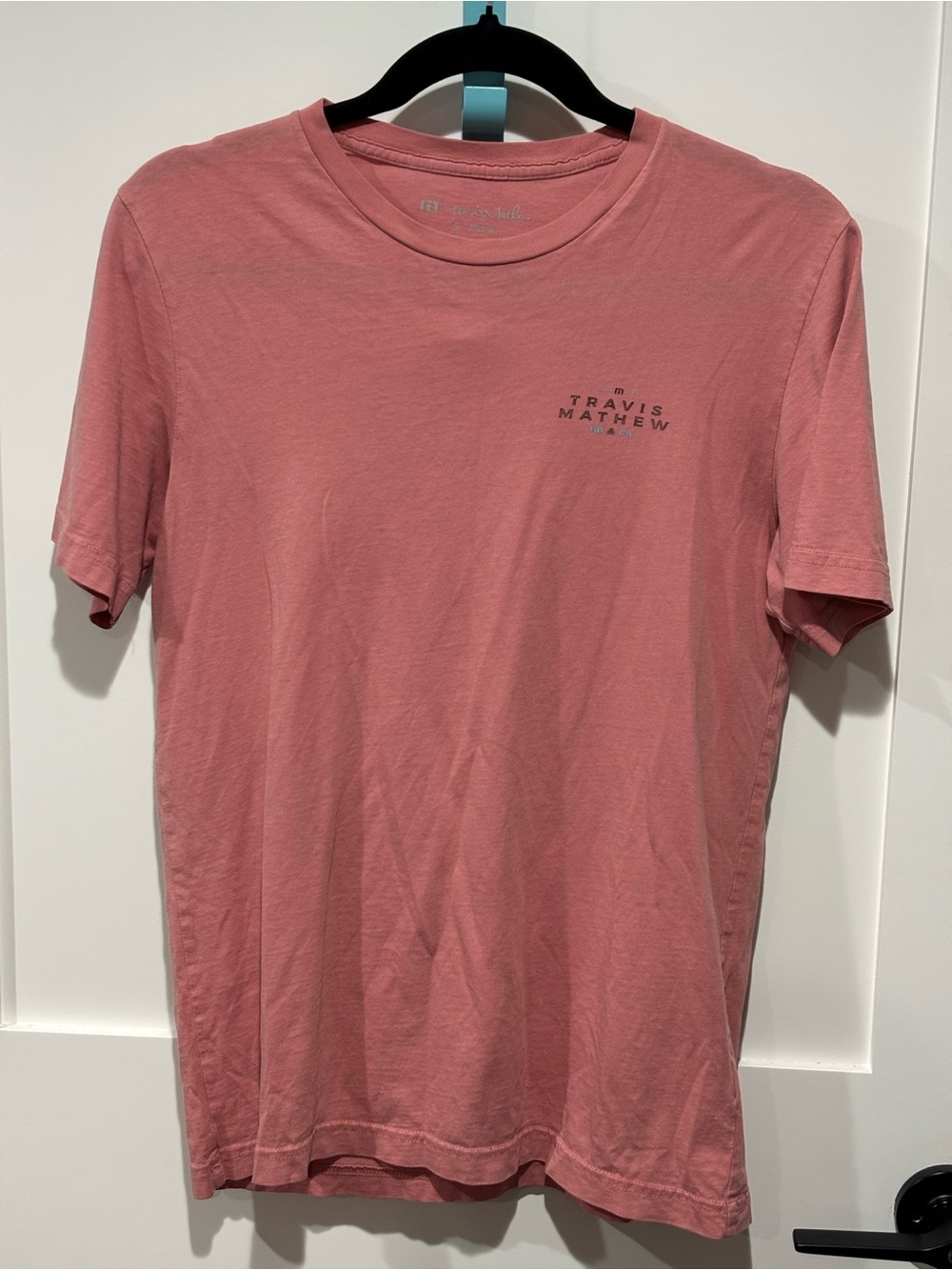 Travis Mathew Shore Excursion Tee Salmon Graphic Huntington Beach Men’s Small